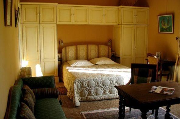 Chateau Belles Graves Bed & Breakfast Pomerols Room photo